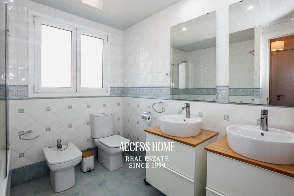 Villa de lujo  en venta con piscina privada a pasos del mar en Gavà Mar, Barcelona
