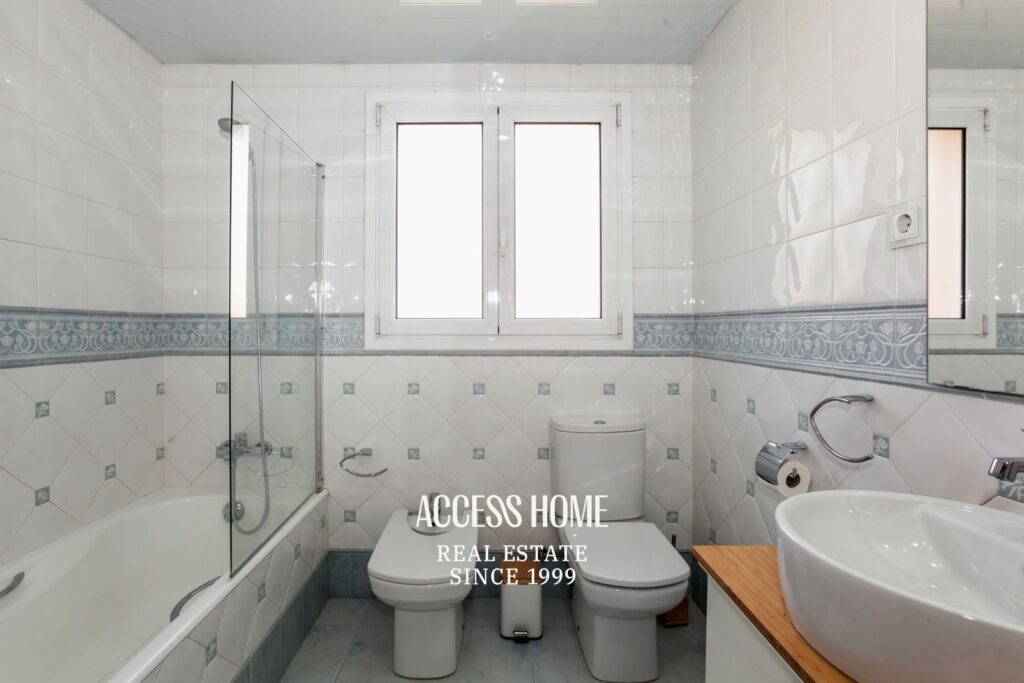 Villa de lujo  en venta con piscina privada a pasos del mar en Gavà Mar, Barcelona