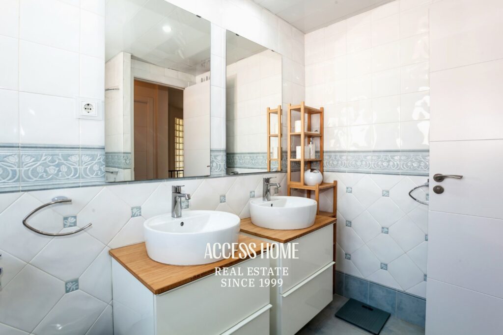Villa de lujo  en venta con piscina privada a pasos del mar en Gavà Mar, Barcelona