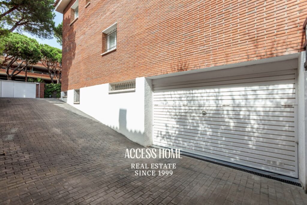 Villa de lujo  en venta con piscina privada a pasos del mar en Gavà Mar, Barcelona