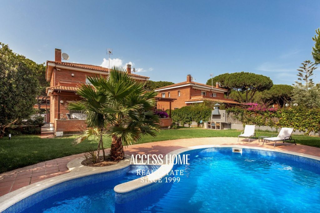 Villa de lujo  en venta con piscina privada a pasos del mar en Gavà Mar, Barcelona