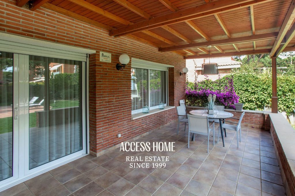 Villa de lujo  en venta con piscina privada a pasos del mar en Gavà Mar, Barcelona