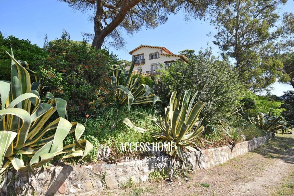 Finca de inversión 23.000 m² con gran potencial  en venta cerca de Barcelona