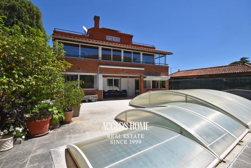 Exclusiva casa con piscina y terrazas con vistas a mar y montaña en El Masnou