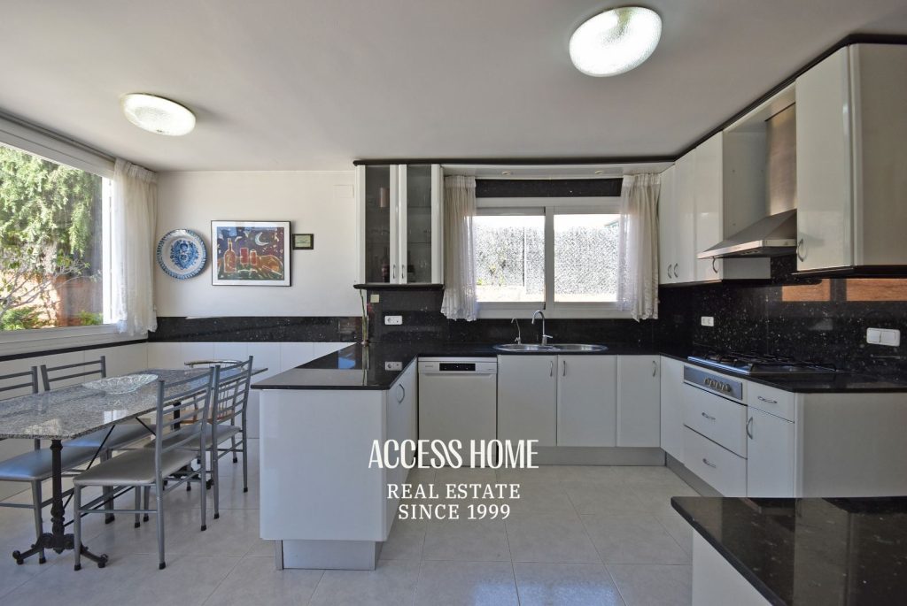 Exclusiva casa con piscina y terrazas con vistas a mar y montaña en El Masnou