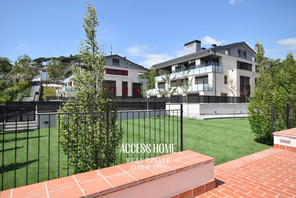Planta baja con amplia terraza y piscina comunitaria en Premià de Dalt