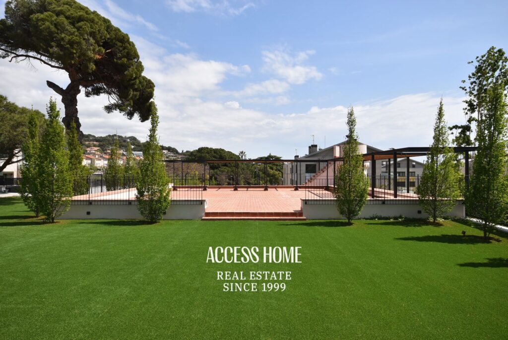 Planta baja dúplex con amplia terraza y zona comunitaria con piscina en Premià de Dalt
