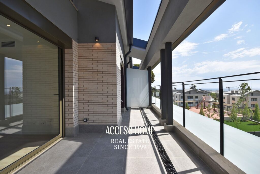 Dúplex  de obra nueva con terrazas y piscina comunitaria en Premià de Dalt