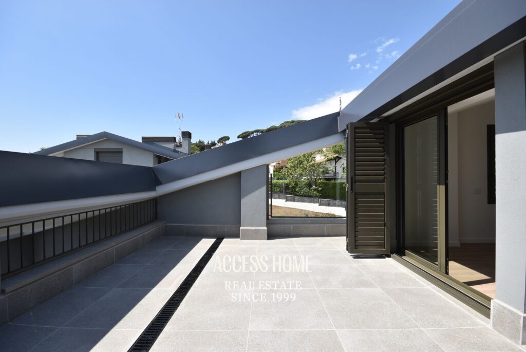 Dúplex  de obra nueva con terrazas y piscina comunitaria en Premià de Dalt