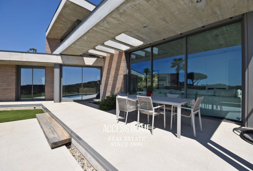 Villa de lujo en Cabrils  construida en el 2024, con piscina y vistas al mar