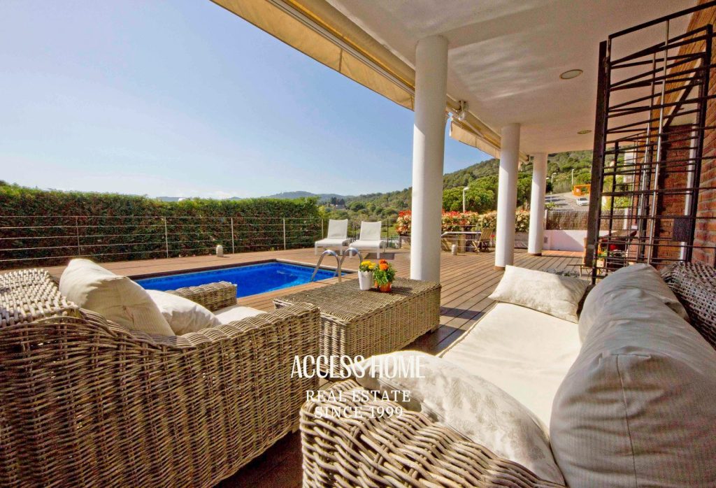 Exclusiva villa con piscina y vistas al mar en Sant Berger, Teià
