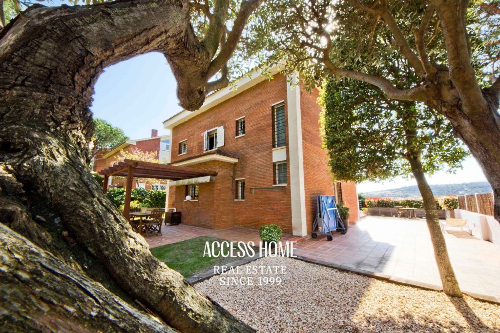 Exclusiva villa con piscina y vistas al mar en Sant Berger, Teià
