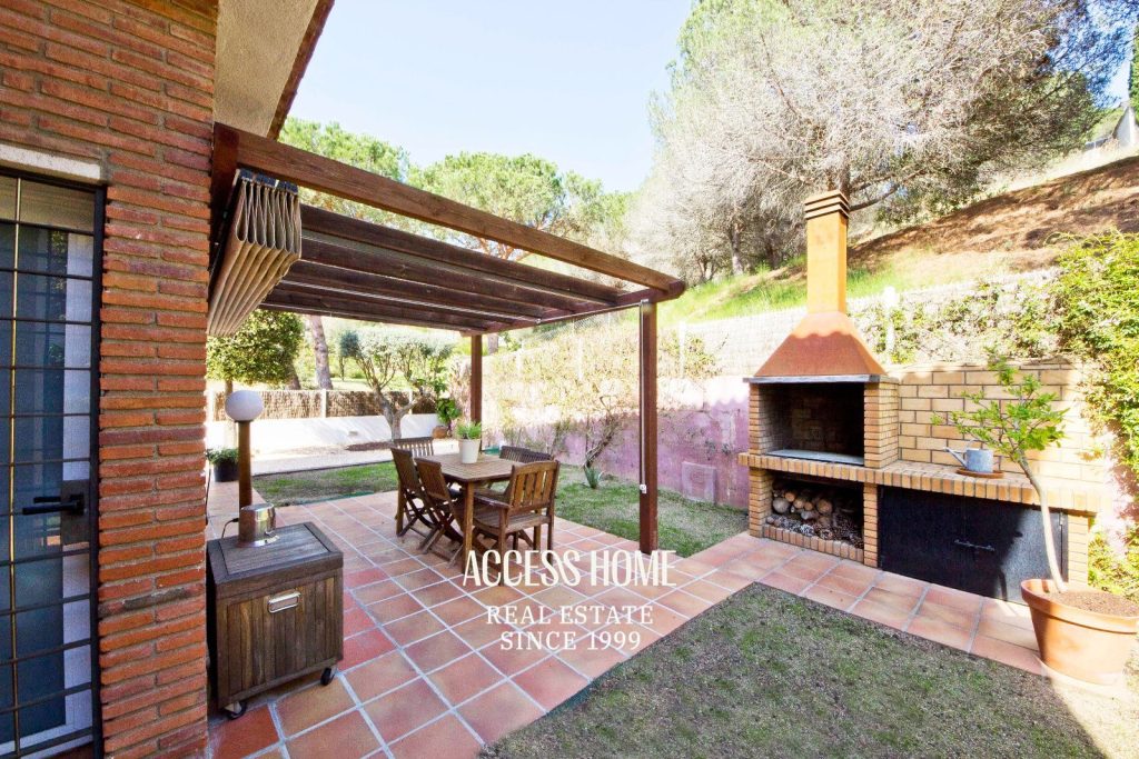 Exclusiva villa con piscina y vistas al mar en Sant Berger, Teià