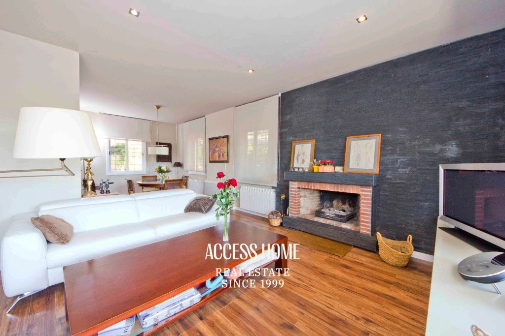 Exclusiva villa con piscina y vistas al mar en Sant Berger, Teià