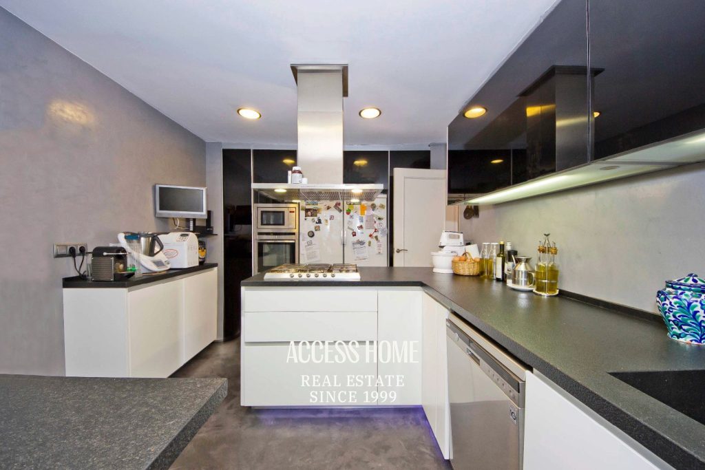 Exclusiva villa con piscina y vistas al mar en Sant Berger, Teià