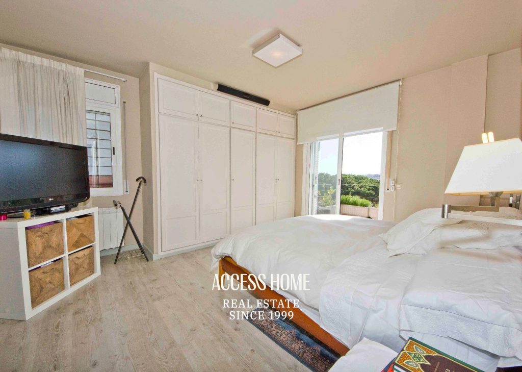 Exclusiva villa con piscina y vistas al mar en Sant Berger, Teià