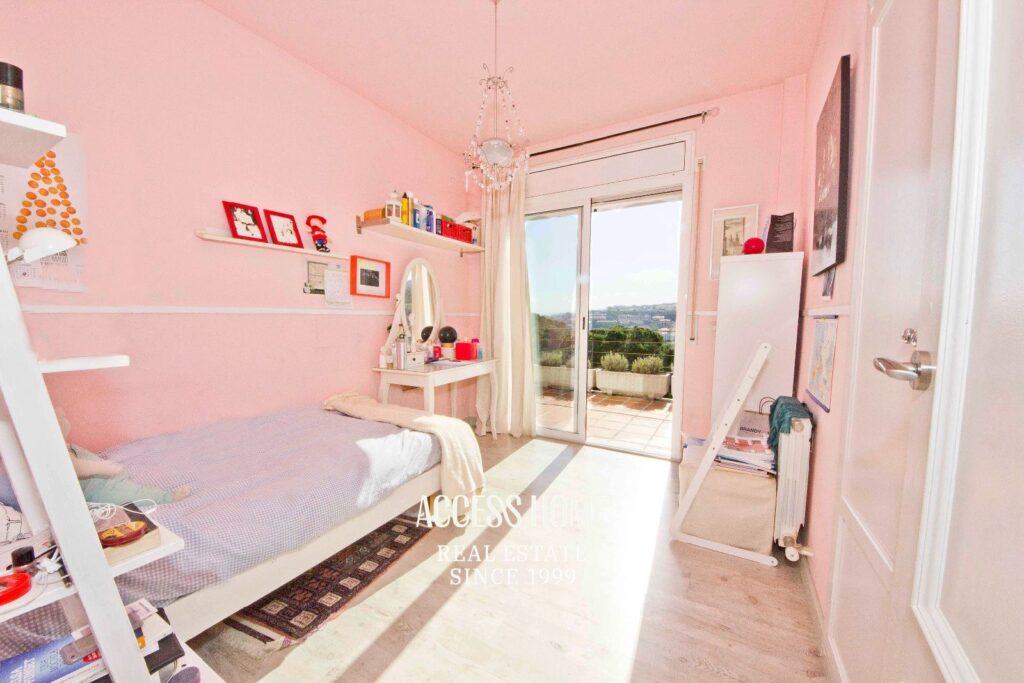 Exclusiva villa con piscina y vistas al mar en Sant Berger, Teià