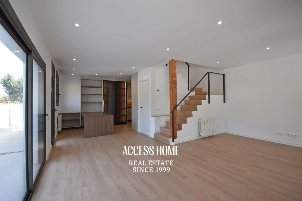Casa esquinera reformada en venta en El Masnou con terraza y vistas al mar
