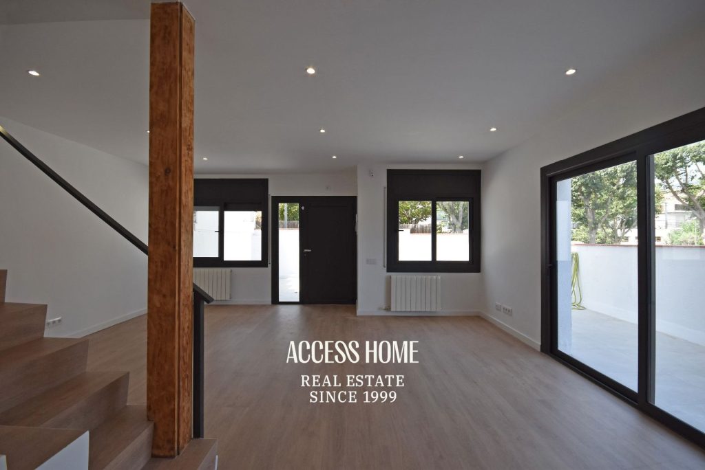 Casa esquinera reformada en venta en El Masnou con terraza y vistas al mar