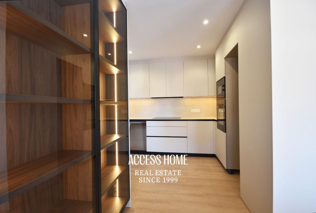 Casa esquinera reformada en venta en El Masnou con terraza y vistas al mar