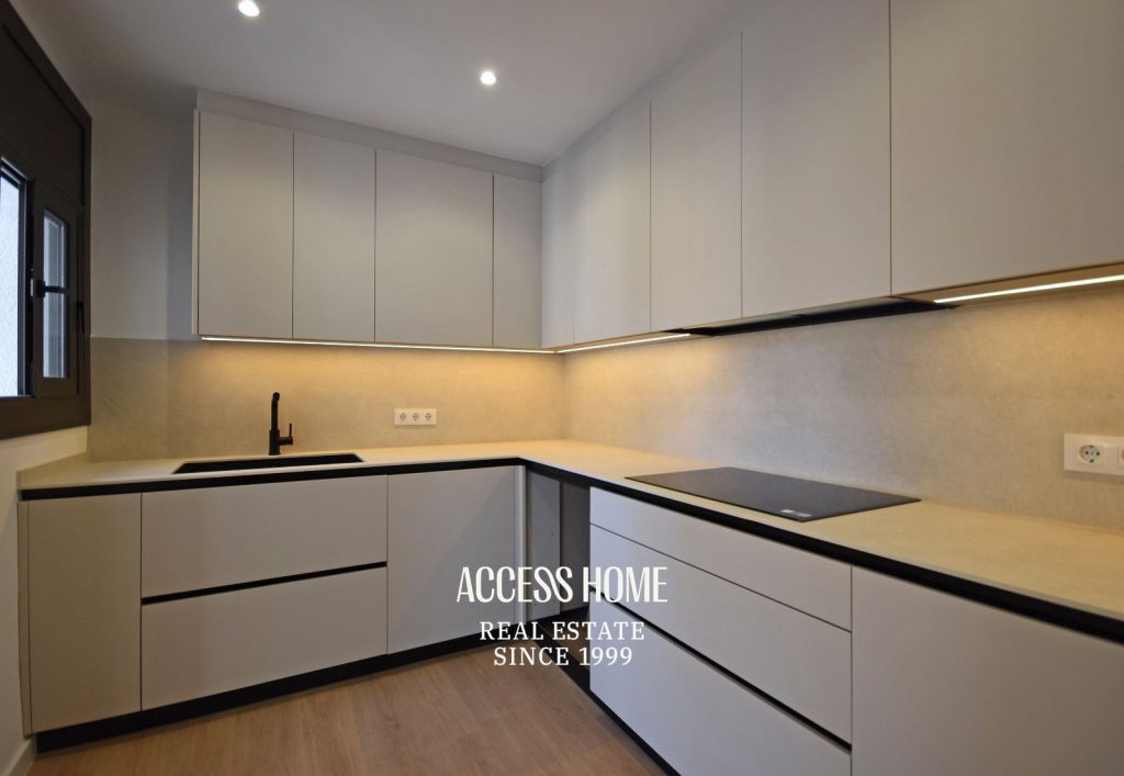 Casa esquinera reformada en venta en El Masnou con terraza y vistas al mar