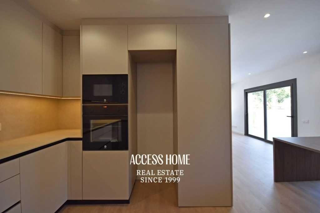 Casa esquinera reformada en venta en El Masnou con terraza y vistas al mar