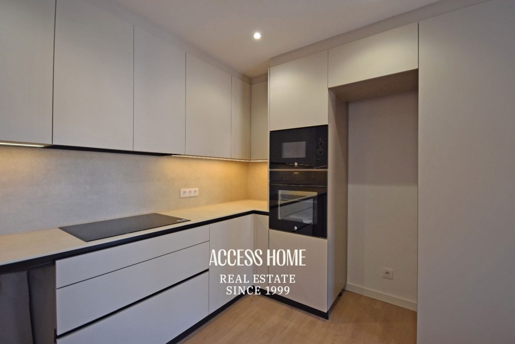 Casa esquinera reformada en venta en El Masnou con terraza y vistas al mar