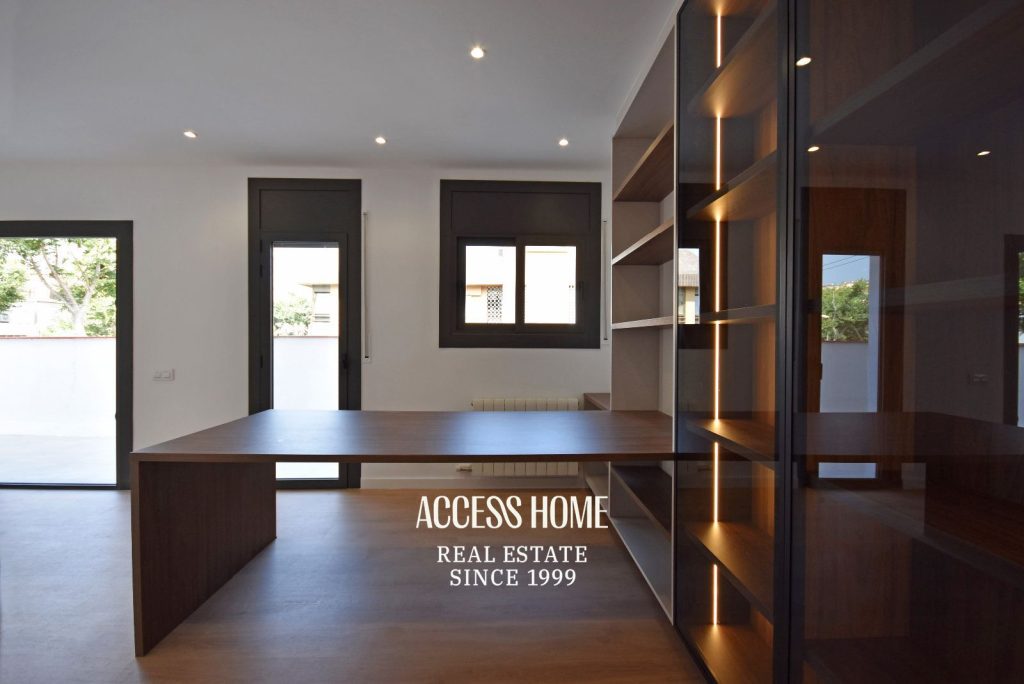 Casa esquinera reformada en venta en El Masnou con terraza y vistas al mar