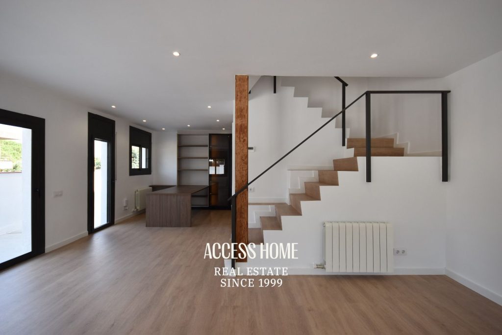 Casa esquinera reformada en venta en El Masnou con terraza y vistas al mar