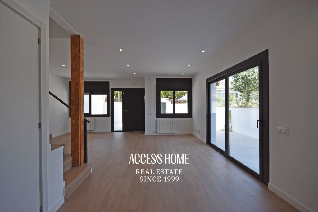 Casa esquinera reformada en venta en El Masnou con terraza y vistas al mar