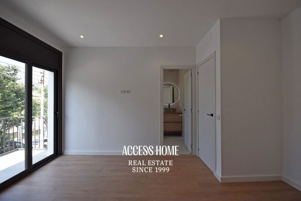 Casa esquinera reformada en venta en El Masnou con terraza y vistas al mar