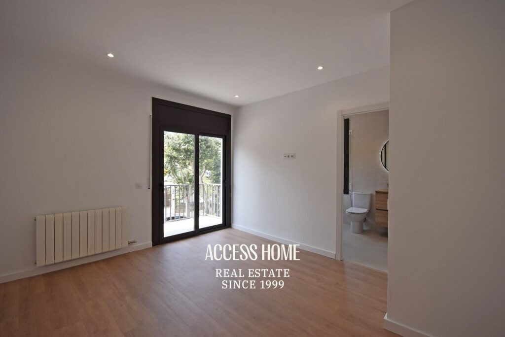 Casa esquinera reformada en venta en El Masnou con terraza y vistas al mar