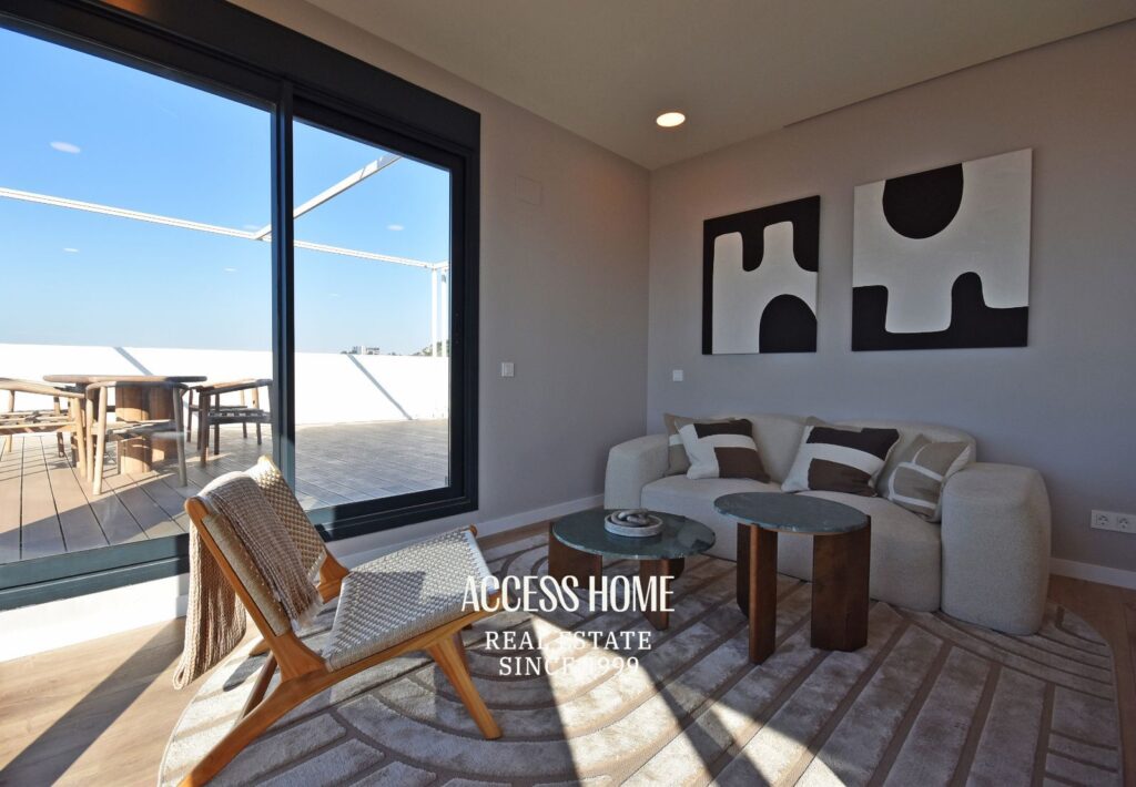Exclusivo ático en Montgat con impresionantes vistas al mar, espectacular terraza privada y piscina comunitaria