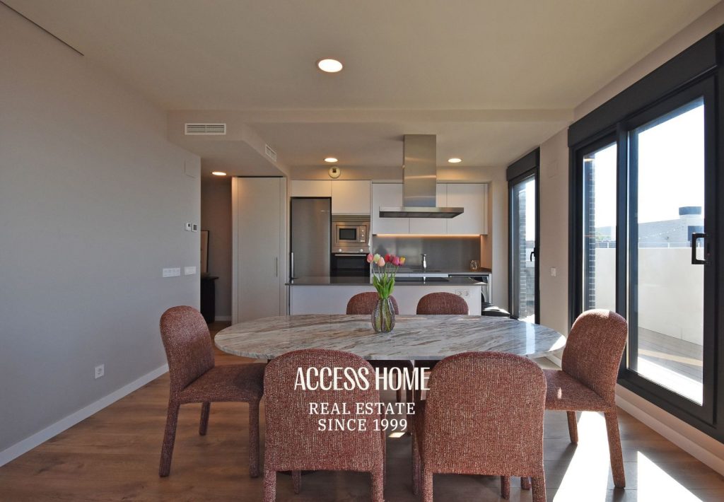 Exclusivo ático en Montgat con impresionantes vistas al mar, espectacular terraza privada y piscina comunitaria