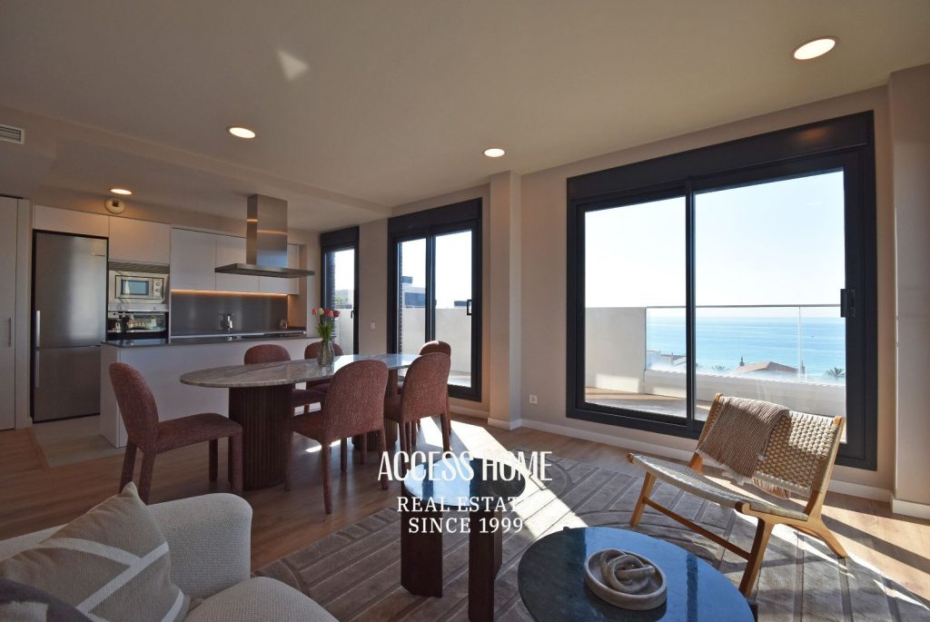 Exclusivo ático en Montgat con impresionantes vistas al mar, espectacular terraza privada y piscina comunitaria