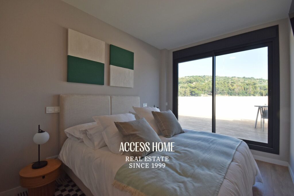 Exclusivo ático en Montgat con impresionantes vistas al mar, espectacular terraza privada y piscina comunitaria