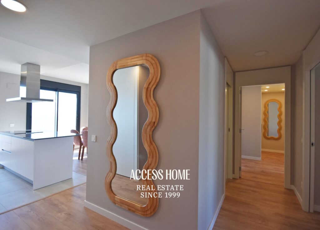 Exclusivo ático en Montgat con impresionantes vistas al mar, espectacular terraza privada y piscina comunitaria