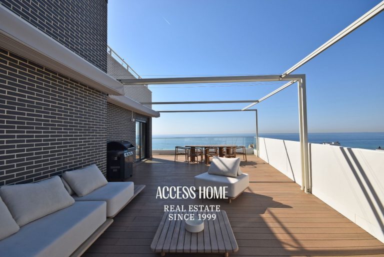 Exclusivo ático en Montgat con impresionantes vistas al mar, espectacular terraza privada y piscina comunitaria