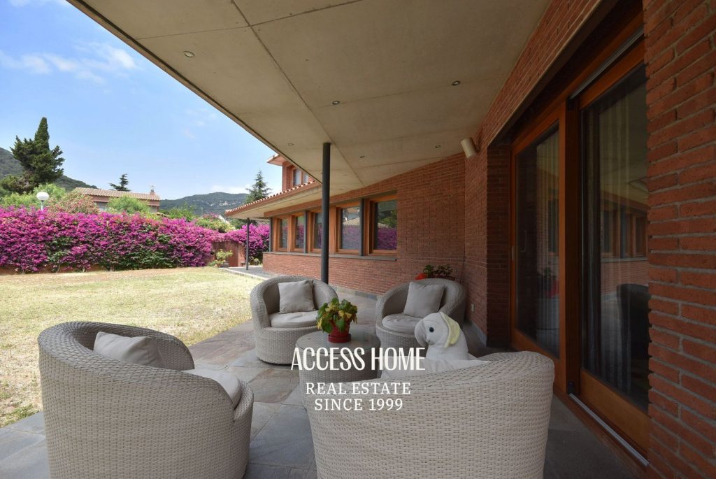 Exclusiva vivienda de diseño con jardín privado y vistas al mar en Cabrera de Mar