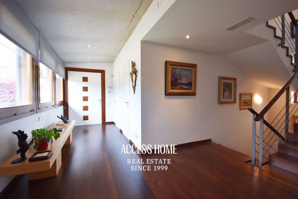 Exclusiva vivienda de diseño con jardín privado y vistas al mar en Cabrera de Mar