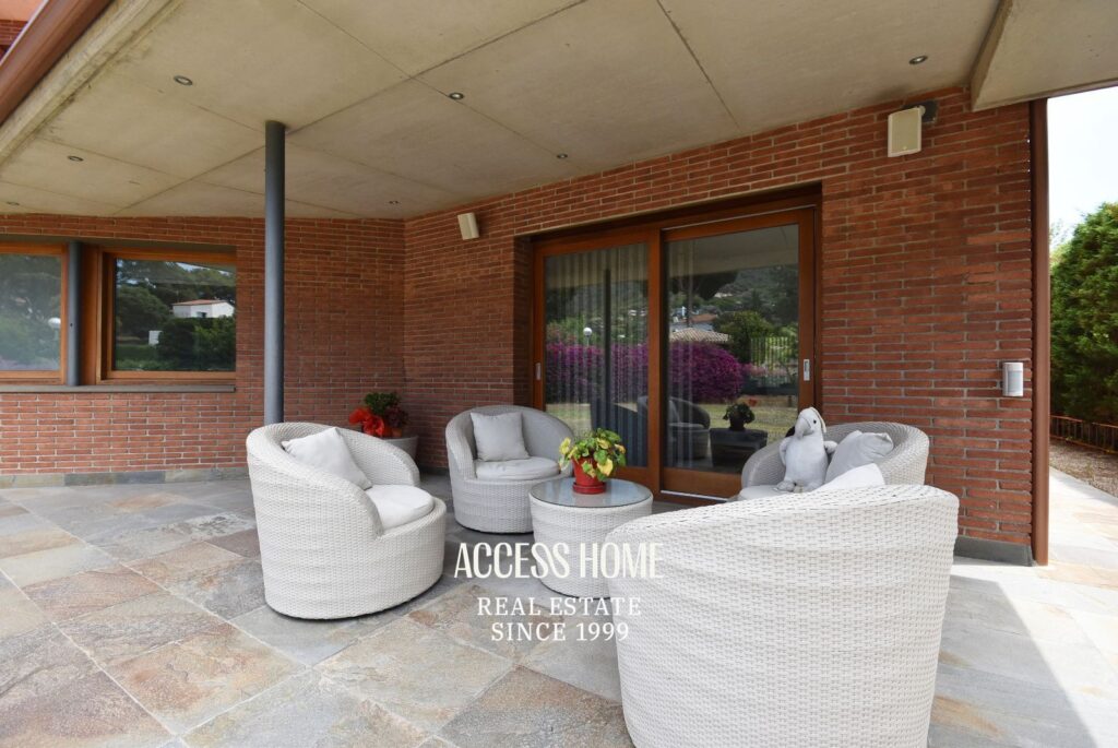 Exclusiva vivienda de diseño con jardín privado y vistas al mar en Cabrera de Mar