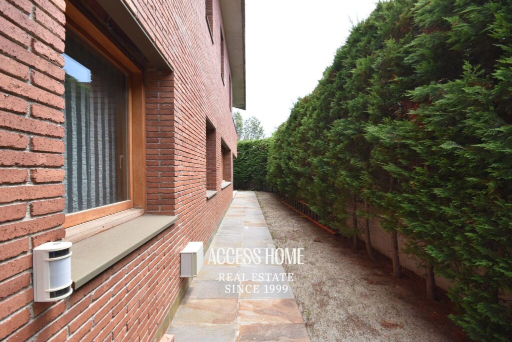Exclusiva vivienda de diseño con jardín privado y vistas al mar en Cabrera de Mar