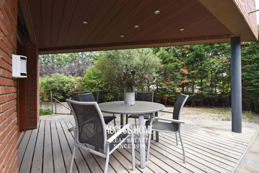 Exclusiva vivienda de diseño con jardín privado y vistas al mar en Cabrera de Mar
