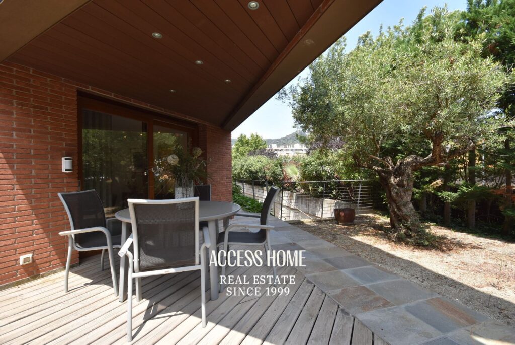 Exclusiva vivienda de diseño con jardín privado y vistas al mar en Cabrera de Mar