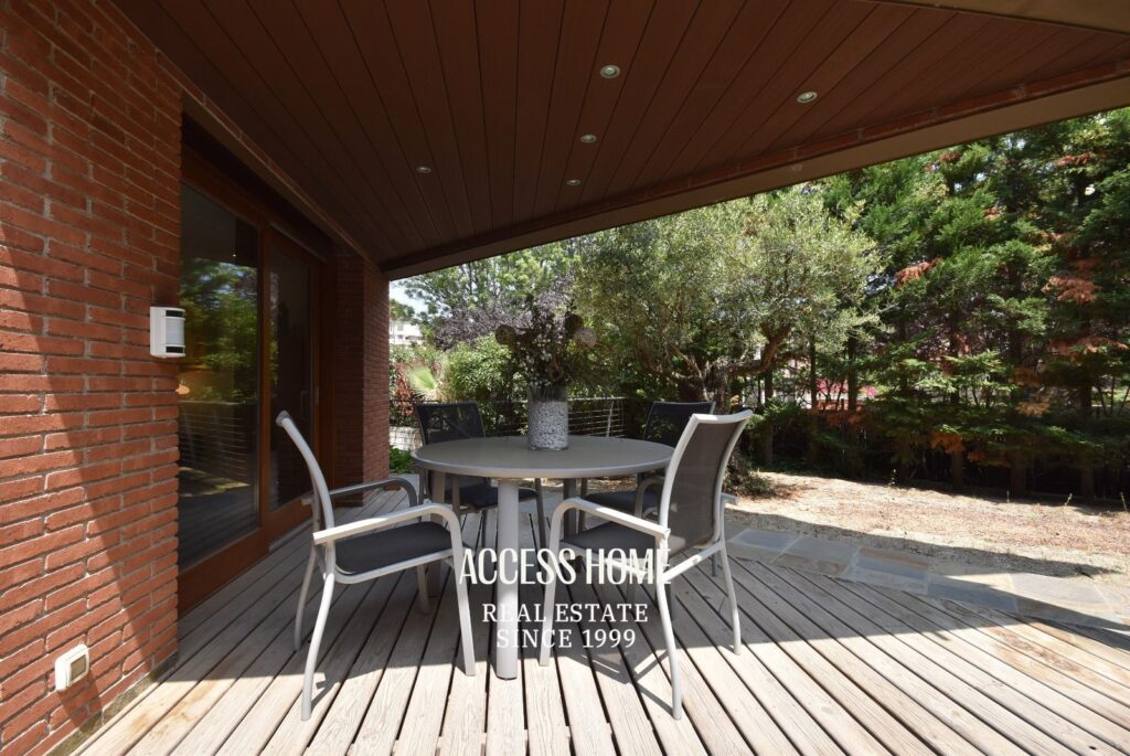 Exclusiva vivienda de diseño con jardín privado y vistas al mar en Cabrera de Mar