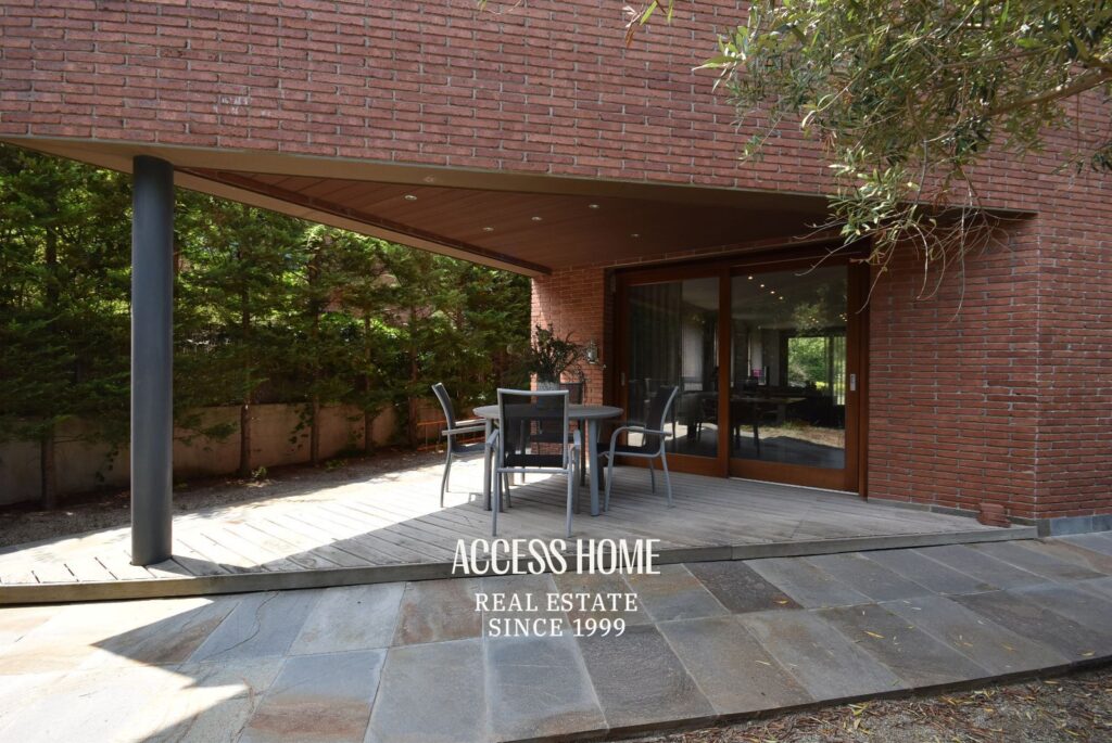 Exclusiva vivienda de diseño con jardín privado y vistas al mar en Cabrera de Mar