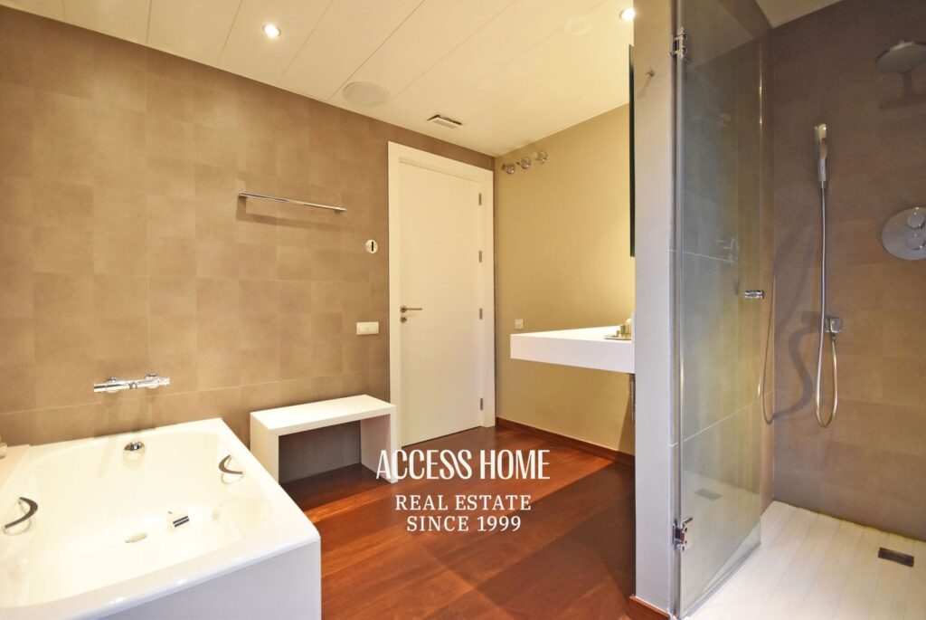 Exclusiva vivienda de diseño con jardín privado y vistas al mar en Cabrera de Mar