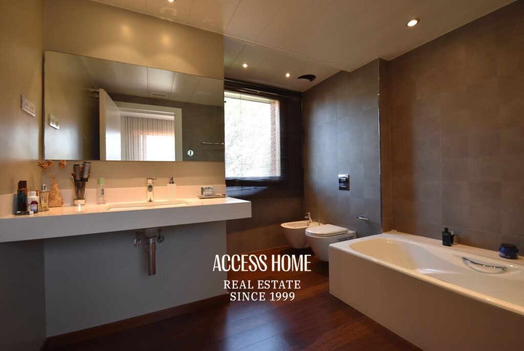 Exclusiva vivienda de diseño con jardín privado y vistas al mar en Cabrera de Mar