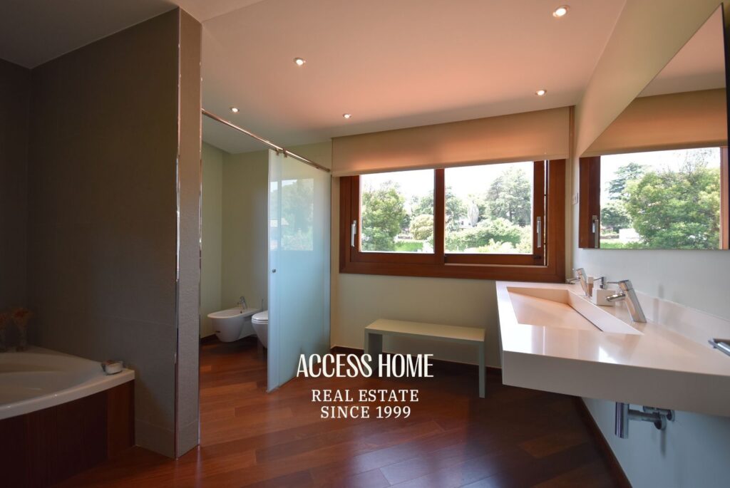 Exclusiva vivienda de diseño con jardín privado y vistas al mar en Cabrera de Mar