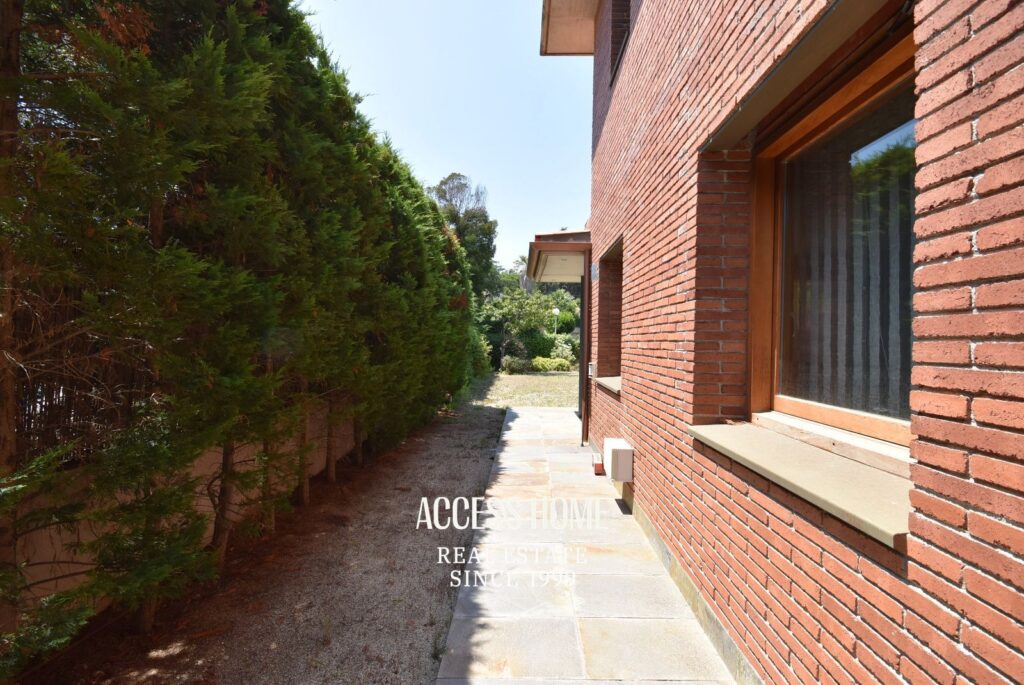 Exclusiva vivienda de diseño con jardín privado y vistas al mar en Cabrera de Mar